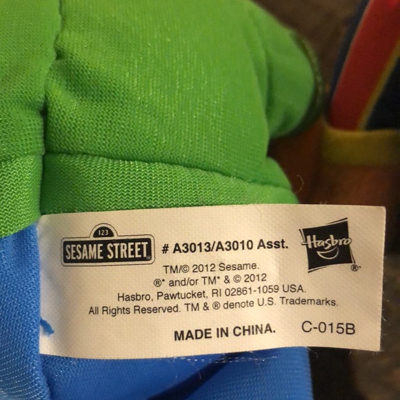 Sesame Street Ernie and Huggable Ernie, Elmo, 2 Kermits, & ornaments Ms Piggy - Picture 14 of 17